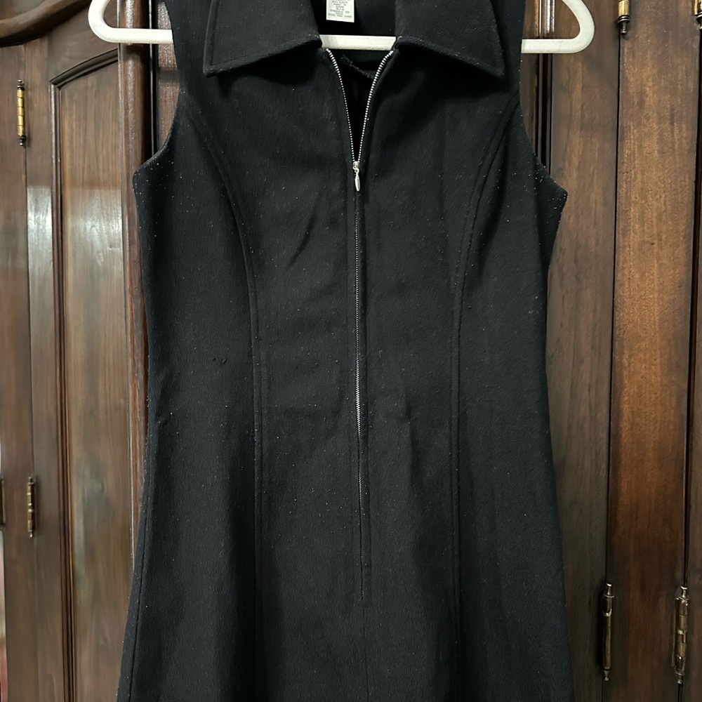 Black Sleeveless mini Dress with front zipper